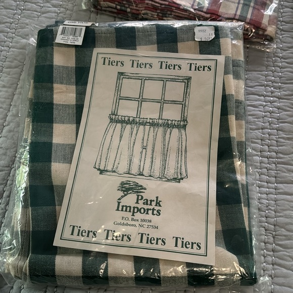 Park Imports Curtain Bundle 2 Valances & 2 Pairs of Tiers. - Picture 5 of 16